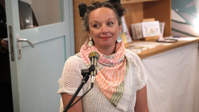 Eli am Mikrophon Eli am Mikrophon